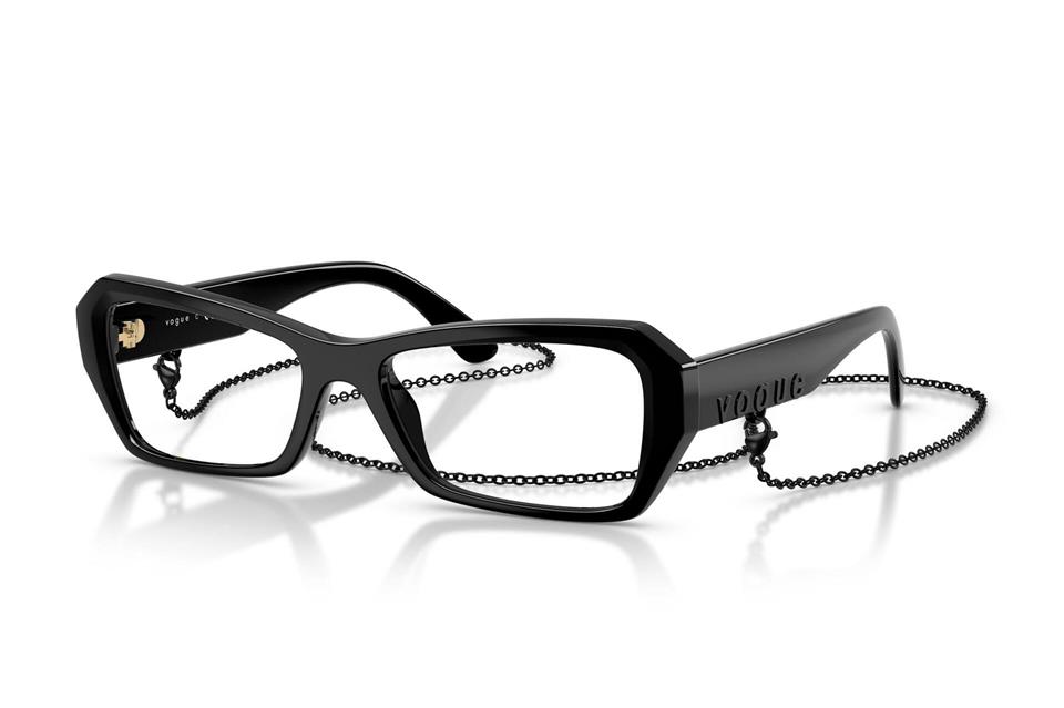 Nach wie vor im Trend: schwarze Brillen, wie hier von Vogue (ab 120 EUR).Vogue/Apollo/dpa-tmn