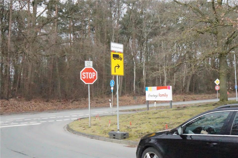 Nachdem die Bruchstraße abgesackt war, wurde ein umfangreichen Umleitungssystem erarbeitet. Dies trifft einige Firmen und auch einen Campingplatz, deren Lastwagenfahrer und Besucher nun nicht direkt zur A31 kommen.