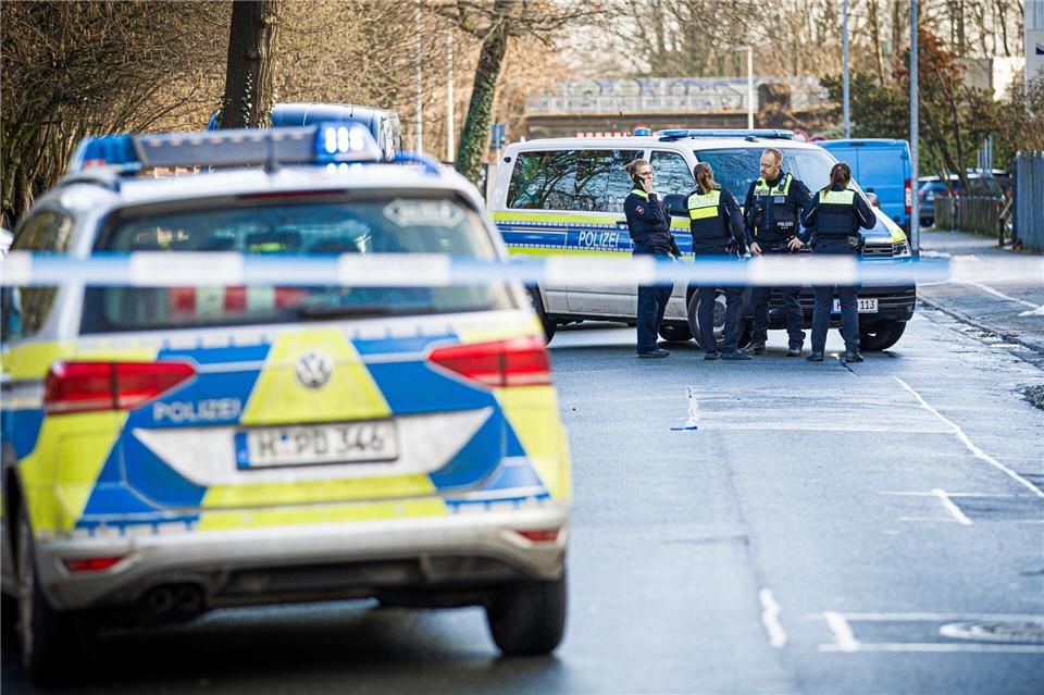 Nachdem ein 51 Jahre alter Mann in Langenhagen bei Hannover mit einem Schuss am Bein verletzt wurde, hat die Polizei Ermittlungen aufgenommen.Moritz Frankenberg/dpa