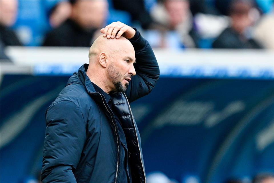 Nachdenklich aufgrund der letzten Ergebnisse: Christian Ilzer will in Augsburg mit Hoffenheim zurück in die Erfolgsspur. (Archivbild)Uwe Anspach/dpa