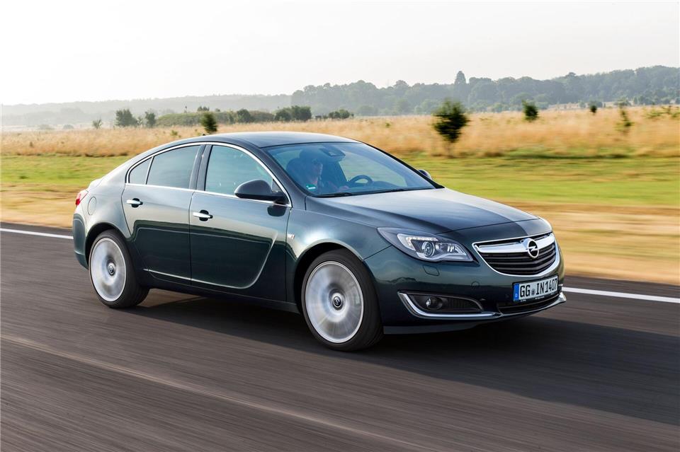 Nicht ganz dicht: Der Opel Insignia beim Tüv Nachfolger von Ascona und Vectra: Mit dem Insignia behielt Opel weiterhin eine klassische Mittelklasse-Limousine im Programm.Axel Wierdemann/Opel/dpa-tmn