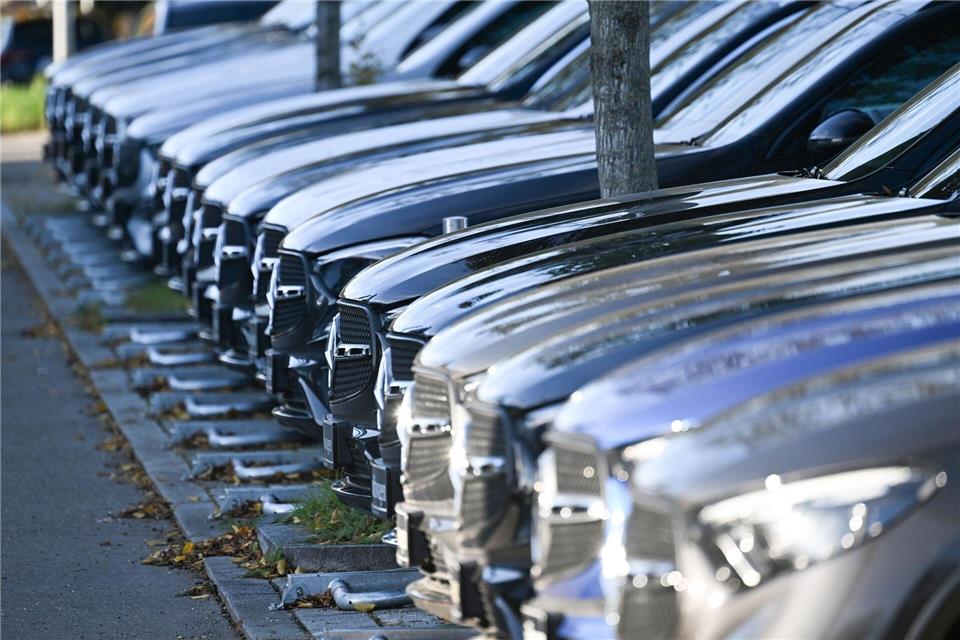 Nachfragen lohnt sich: Laut ADAC-Studie sind bei vielen Autohändlern Nachlässe im vierstelligen Bereich möglich.Bernd Weißbrod/dpa/dpa-tmn