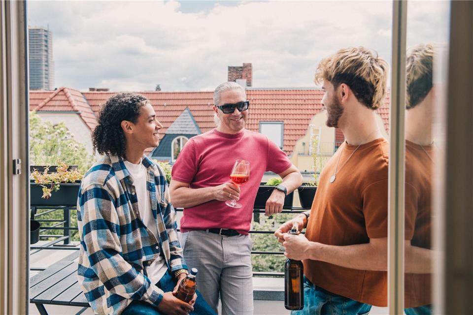 Nachtruhe gilt auch für die Grillparty auf der Terrasse: Ab 22 Uhr muss es leise werden.Zacharie Scheurer/dpa-tmn