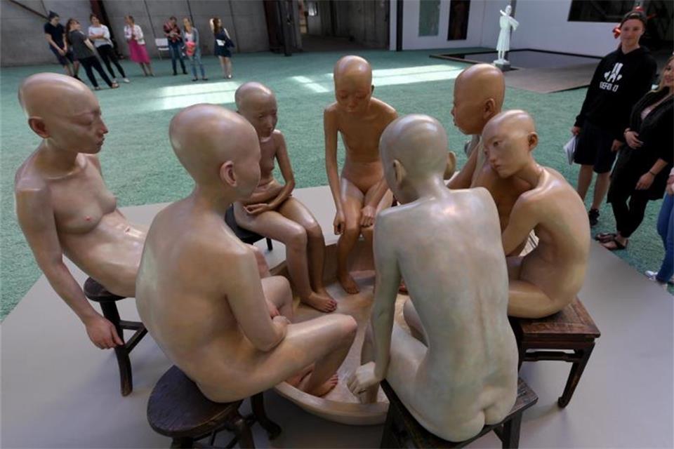 Eine Erfolgsstory: NordArt feiert 20. Jubiläum „Nackt jenseits der Haut“ der chinesischen Künstlerin Jing Xiang, die die Befindlichkeit des Menschen befragt. Foto: Carsten Rehder