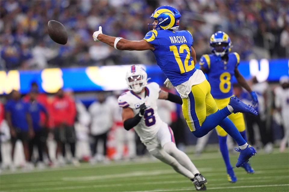 Nacua (M) war der am meisten gesuchte Angreifer der Rams.Scott Strazzante/AP/dpa