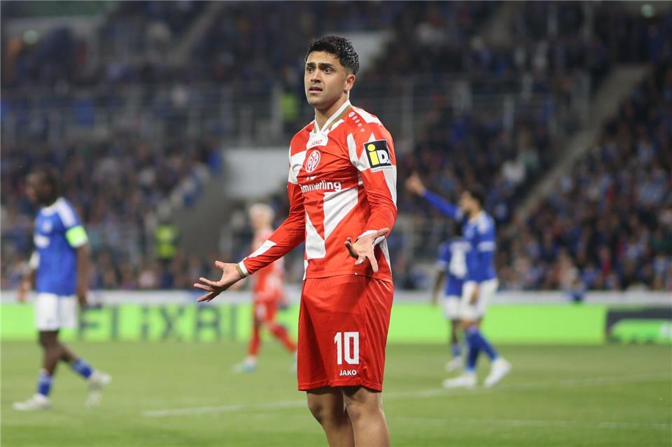 Nadiem Amiri ist wie alle Mainzer enttäuscht wegen des Europapokal-Aus.Philipp von Ditfurth/dpa