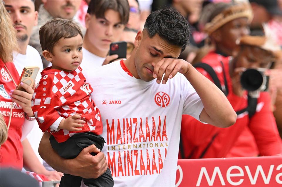 Nadiem Amiri vom FSV Mainz 05 kamen nach dem 2:2 gegen Bayer Leverkusen die Tränen.Torsten Silz/dpa