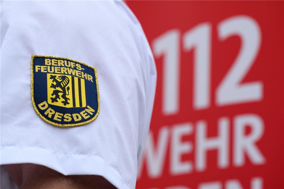 Nächtlicher Brand schreckt 150 Mieter in Dresden auf. (Symbolbild)Robert Michael/dpa