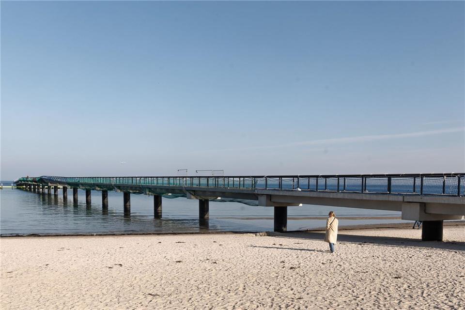 Nahe der Seebrücke Scharbeutz wird ein Schwimmer vermisst. (Symbolbild)Markus Scholz/dpa
