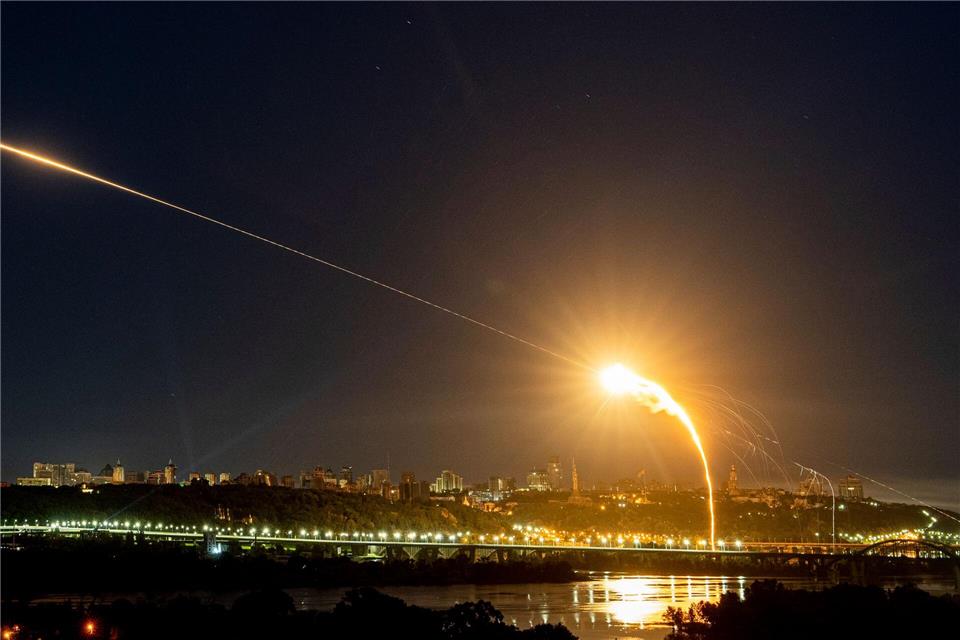 Russland startet neue Drohnenangriffe auf die Ukraine Nahezu täglich werden Ziele in der Ukraine mit russischen Kampfdrohnen angegriffen. (Archivbild)Evgeniy Maloletka/AP