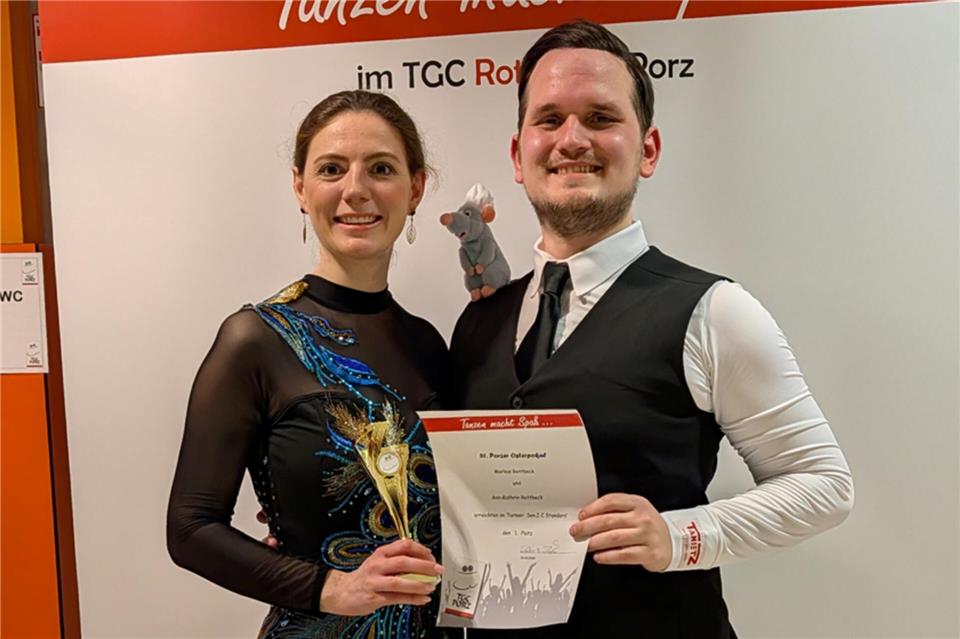 Nahm den Osterpokal aus Köln mit: das Tanzpaar Markus und Ann-Kathrin Rottbeck.