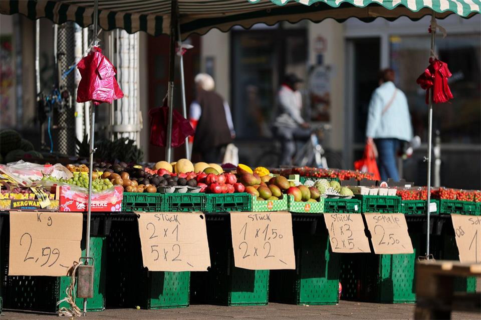 Nahrungsmittel haben sich in den vergangenen Monaten nur wenig verteuert. Allerdings kosten viele Produkte deutlich mehr als vor Jahren.Jan Woitas/dpa