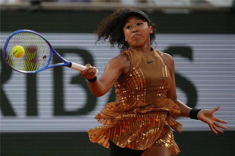Naomi Osaka bei einer Vorhand.Christophe Ena/AP/dpa
