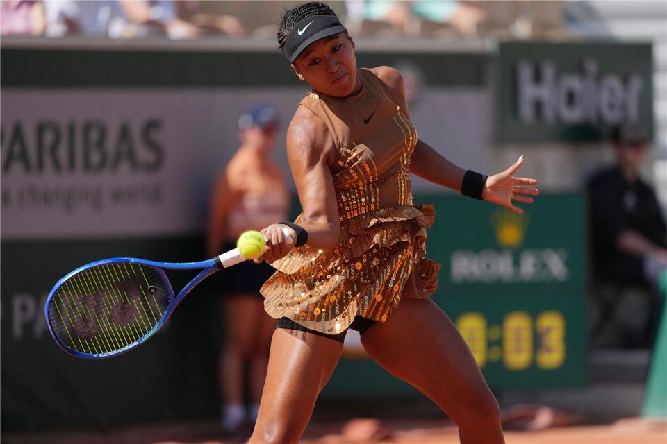 Naomi Osaka sorgt auch mit ihren Matchoutfits für Schlagzeilen.Thibault Camus/AP/dpa