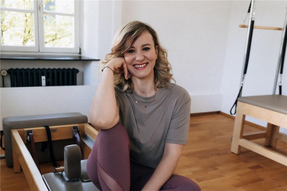 Natalia Cichos-Terrero ist Pilatestrainerin und betreibt ein eigenes Studio.Franziska Zeka/Echte Herzensmomente Fotografie/dpa-tmn