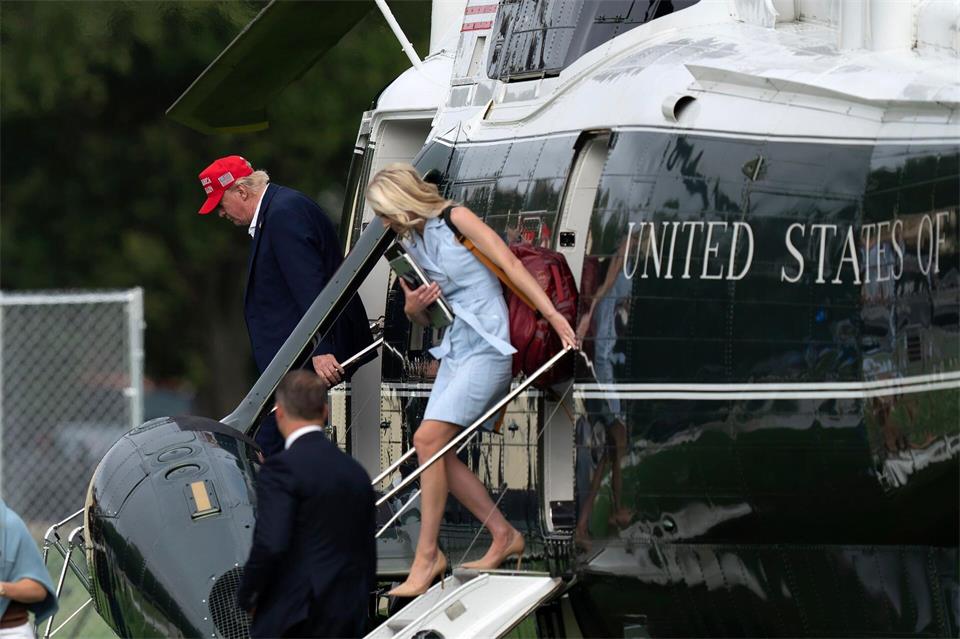 Natalie Harp ist oft an Trumps Seite zu sehen (Archivbild).Jose Luis Magana/AP/dpa