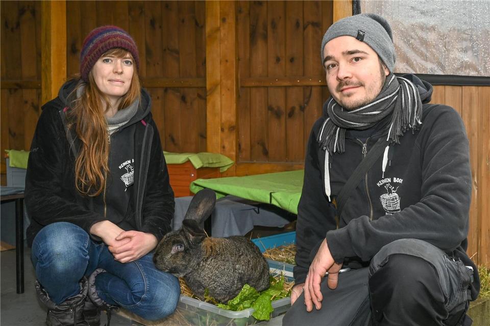 Natascha Junker und Rico Gürtler haben den gemeinnützigen Verein Burg Nagezahn gegründet. Im brandenburgischen Werneuchen hat der Verein ein Gelände, wo Nagetiere und Kaninchen in Not ein Zuhause finden können. (Archivbild)Patrick Pleul/dpa-Zentralbild/ZB