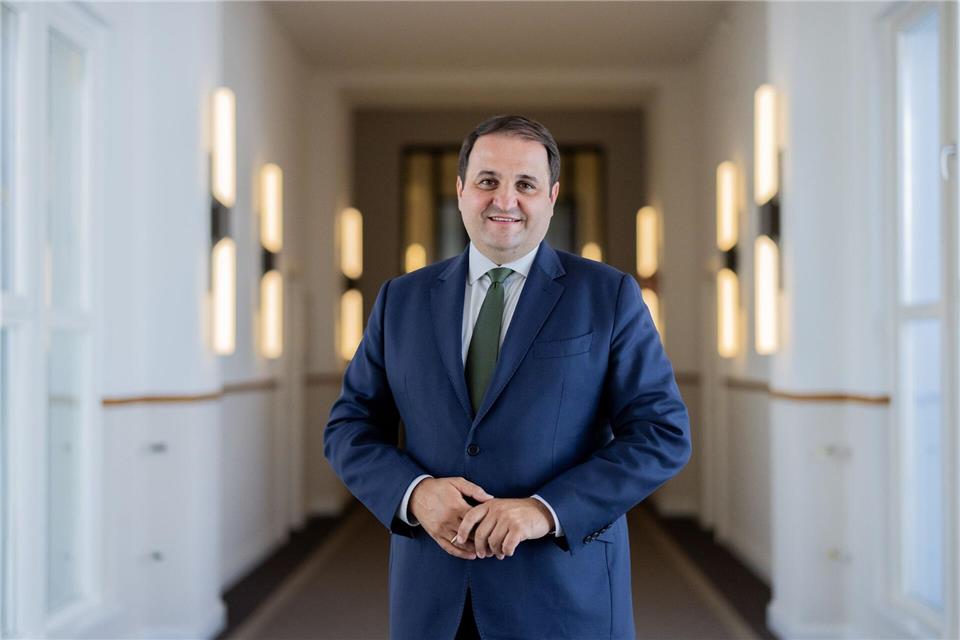 Nathanael Liminski ist selbst Mitglied des Dombauvereins. (Archivfoto)Rolf Vennenbernd/dpa