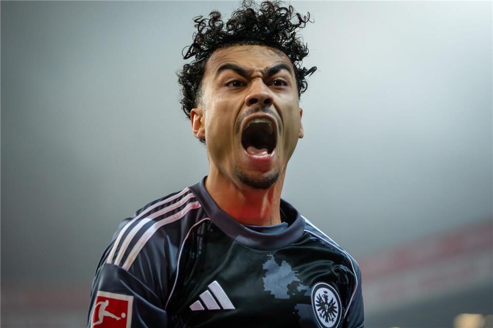 Nathaniel Brown verlässt Eintracht Frankfurt. (Archivbild) Soeren Stache/dpa