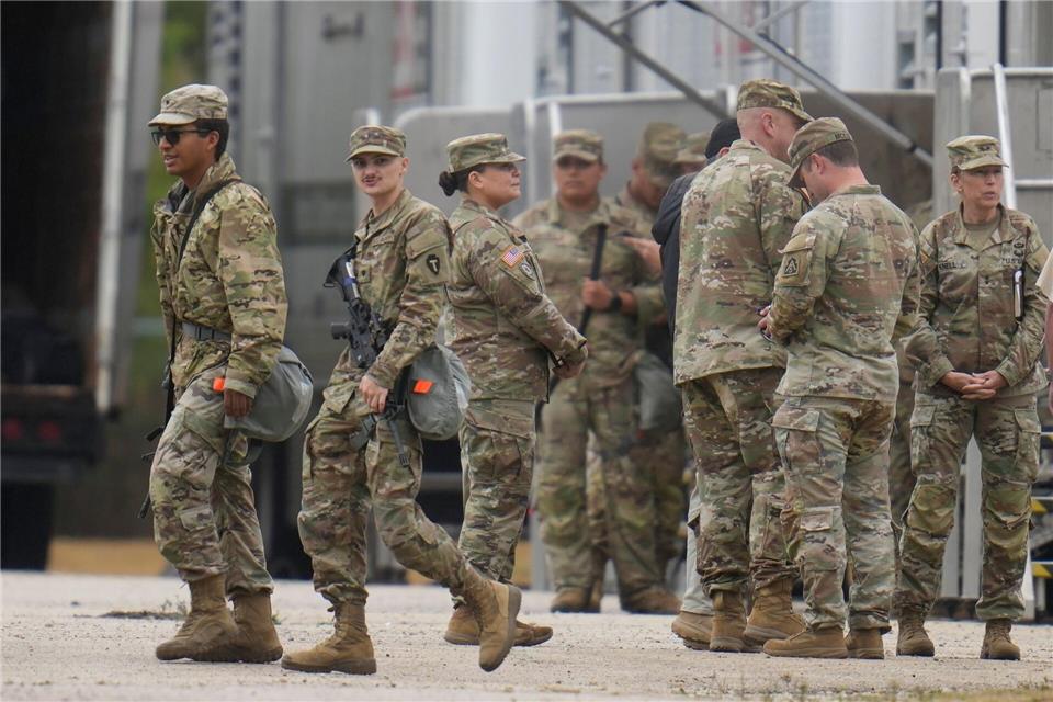 Nationalgardisten aus Texas sind nach Illinois gereist. Ob sie dort auch zum Einsatz kommen, ist unklar.Erin Hooley/AP/dpa