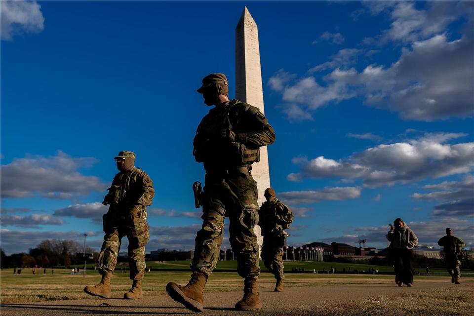 Nationalgardisten patrouillieren in der US-Hauptstadt. Julia Demaree Nikhinson/AP/dpa