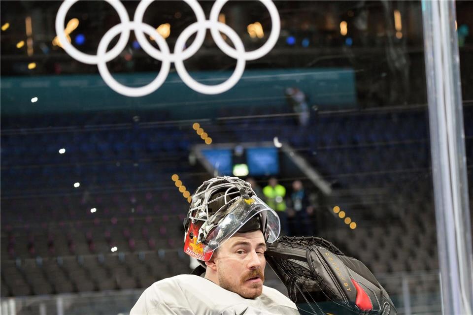 Nationalkeeper Philipp Grubauer muss sein Torhüterspiel bei Olympia anpassen. Peter Kneffel/dpa