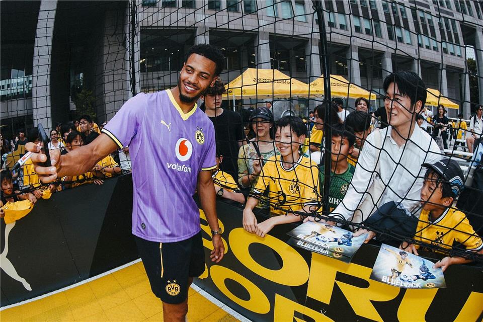 Nationalspieler Felix Nmecha und Co. tragen in der kommenden Saison ein Ausweichtrikot in der Farbe Lila. Deckers/BVB/dpa