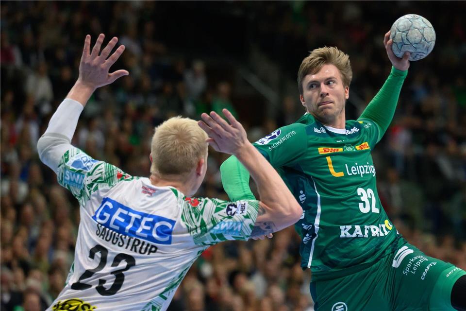 Nationalspieler Franz Semper und die Bundesliga-Handballer des SC DHfK Leipzig feierten im Pokal-Achtelfinale einen knappen Sieg in Nordhorn.Hendrik Schmidt/dpa