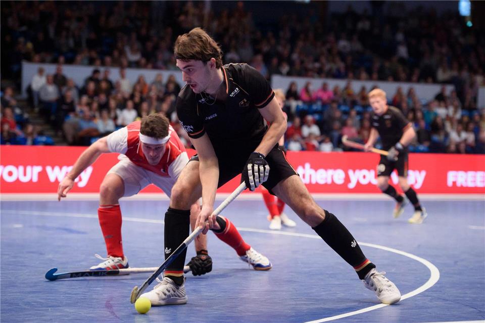 Nationalspieler Luis Holste (r) erzielte das zwischenzeitliche 4:4 für den MHC.Gregor Fischer/dpa