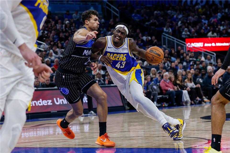 Nationalspieler Tristan da Silva (l) kam beim Sieg der Orlando Magic gegen Indiana auf zehn Punkte.Kevin Kolczynski/AP/dpa