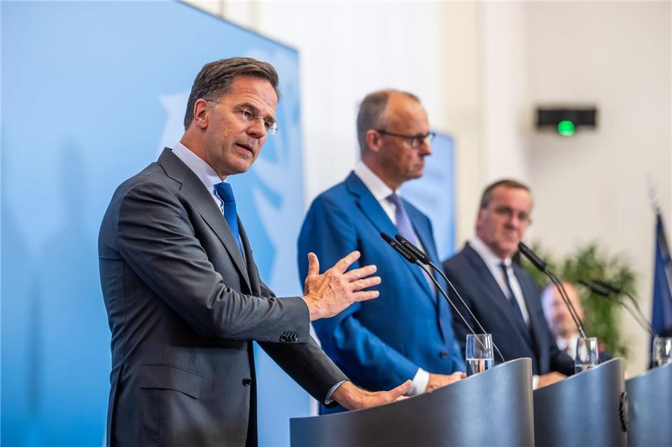 Nato-Generalsekretär Mark Rutte wird den Gipfel in der kommenden Woche leiten. Zur Vorbereitung führte er diese Woche noch Gespräche mit Bundeskanzler Friedrich Merz und Verteidigungsminister Boris Pistorius in Berlin. (Archivbild)Michael Kappeler/dpa