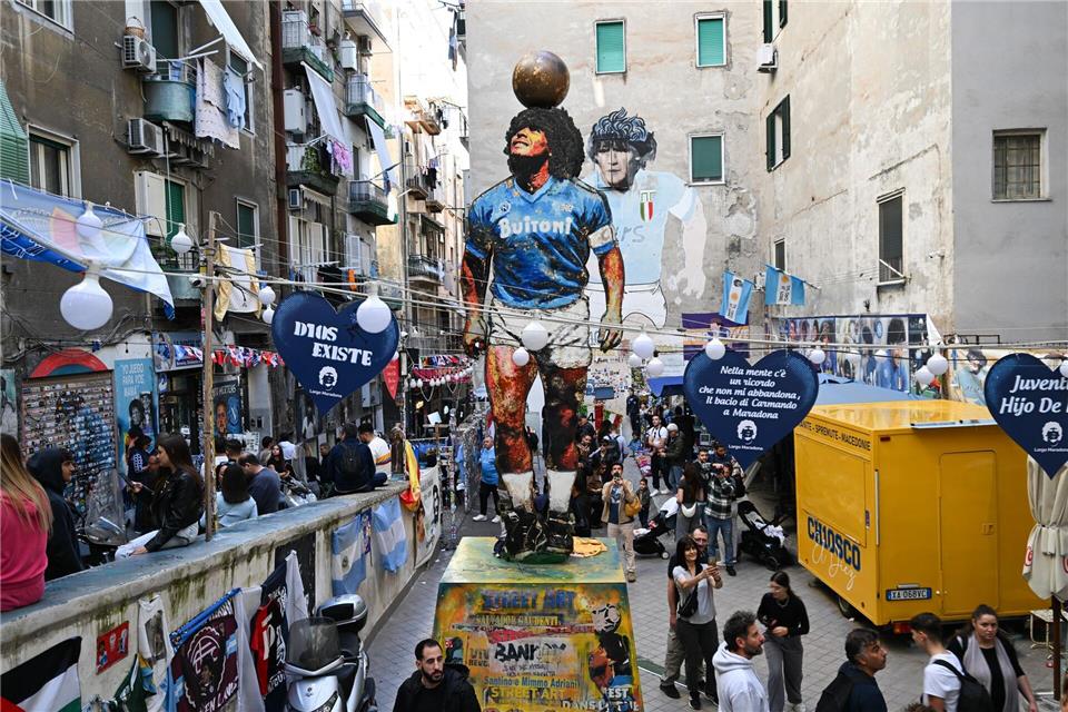 Neapel gestaltet Madonna-Gedenkstätte um (Foto-Archiv).Arne Dedert/dpa