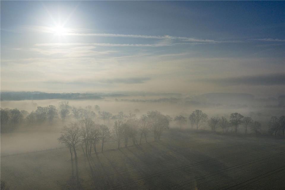 Nebel liegt über Feldern bei Dorsten. Christoph Reichwein/dpa