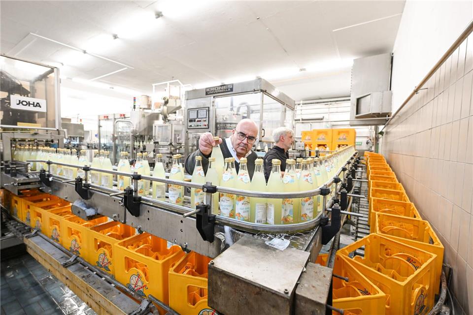 Neben Bier produziert die Brauerei auch Limo - ein gutes Drittel der Produktion ist inzwischen alkoholfrei.Felix Kästle/dpa