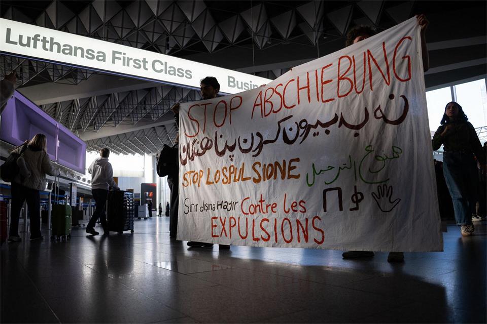 Neben Köln und Düsseldorf gab es auch Proteste in Frankfurt am Main. Hannes P. Albert/dpa