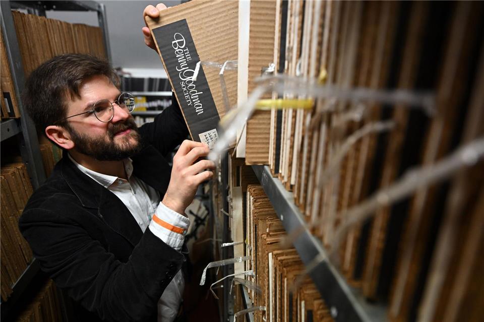 Neben Platten gehören auch unter anderem auch Unterlagen, Mitschnitte von Telefonaten und Videoaufnahmen zur Benny-Goodman-Sammlung, die das Lippmann+Rau-Musikarchiv als Dauerleihgabe übernommen hat.Martin Schutt/dpa