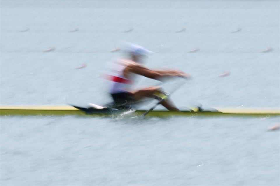 Neben Titeln strebt der 30-Jährige auch eine Weltbestzeit an. (Archivbild) Antonio Calanni/AP/dpa