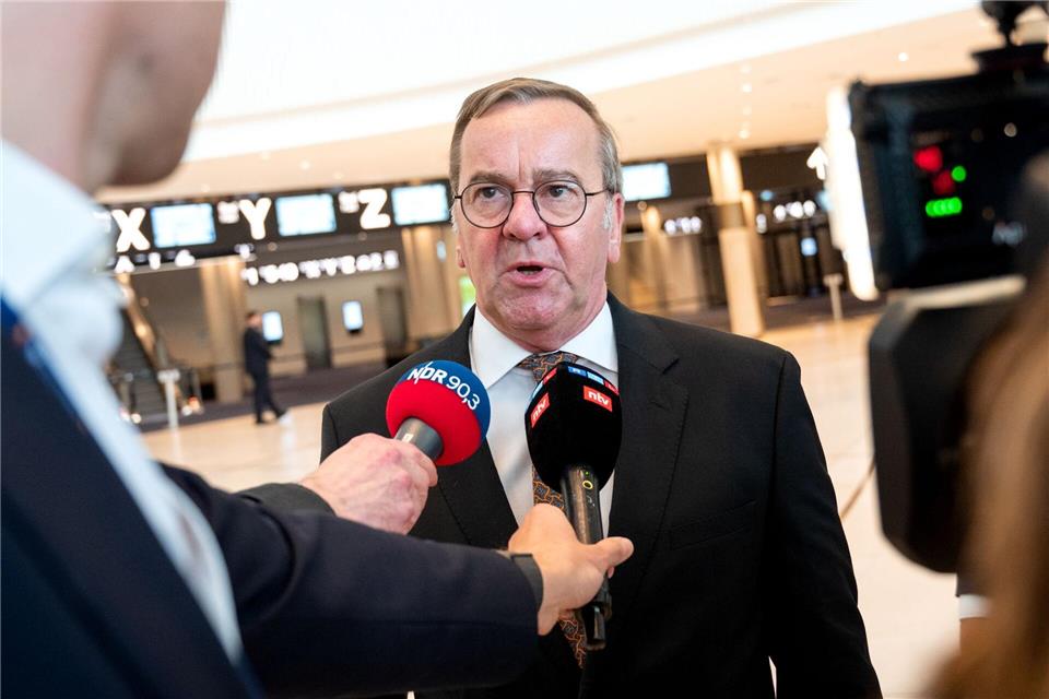 Neben dem Bundesinnenminister war auch der Verteidigungsminister als Gast bei der IMK.Daniel Bockwoldt/dpa