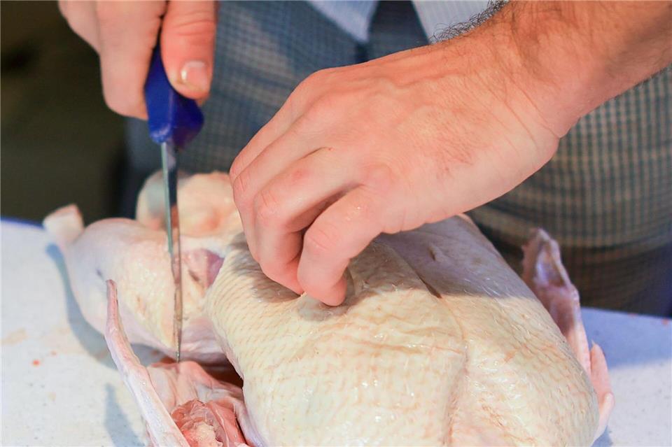 Neben der Gans sind auch Wild und klassische Braten weiter sehr gefragt.Jan Woitas/dpa