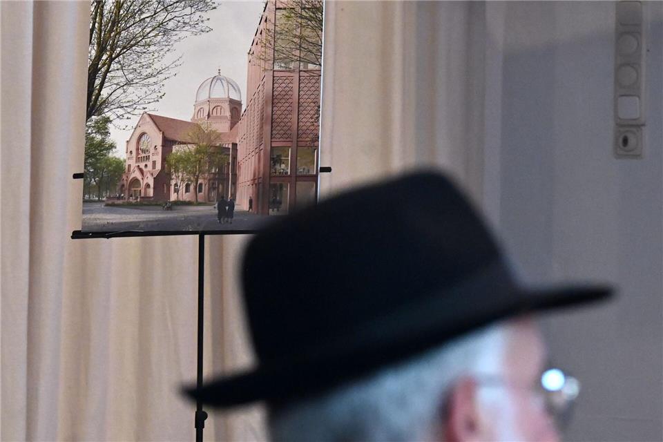 Neben der orthodoxen Bornplatzsynagoge soll auch das liberale Judentum mit einer eigenen Reformsynagoge im neuen Zentrum der jüdischen Gemeinde vertreten sein.   David Hammersen/dpa
