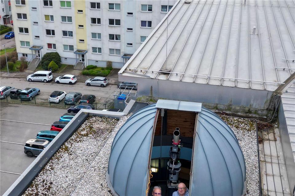 Neben einem Planetarium gibt es an der Albert-Schweitzer-Oberschule in Chemnitz auch eine Sternwarte auf dem Dach. Dort können reale Himmelskörper beobachtet werden.Jan Woitas/dpa