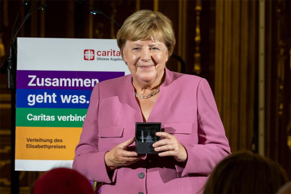 Neben lockeren Repliken fand Merkel auch viele ernste Worte.Stefan Puchner/dpa