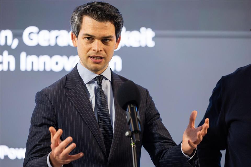 Neben seinem Mandat als Bundestagsabgeordneter für Hamburg-Nord ist Christoph Ploß (CDU) auch als maritimer Koordinator der Bundesregierung tätig. (Archivbild)Ulrich Perrey/dpa