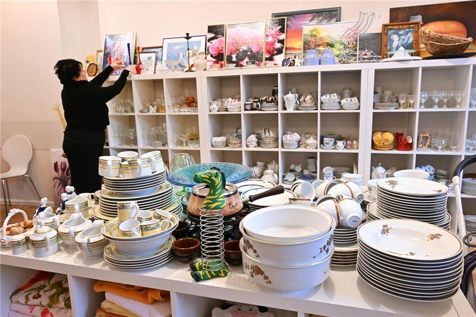 Neben verschiedenen Beratungsangeboten bietet der Erfurter Verein auch Tauschmöglichkeiten für Geräte sowie Ausleihangebote für Geschirr.Martin Schutt/dpa