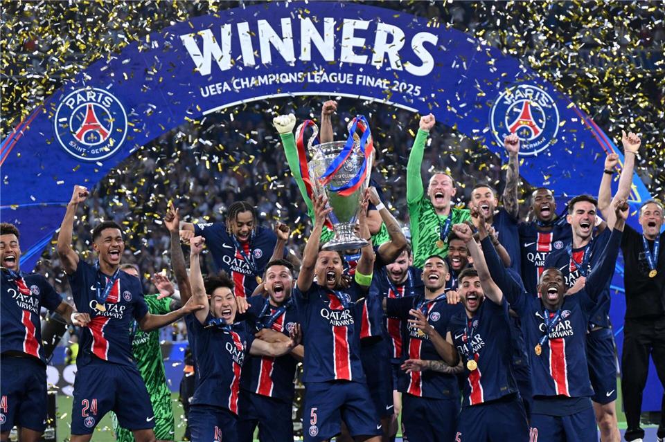 PSG mit Rekordeinnahmen: Fast 850 Millionen Euro  Neben zahlreichen Pokalen holte der PSG auch Rekordeinnahmen. (Archivbild)Robert Michael/dpa