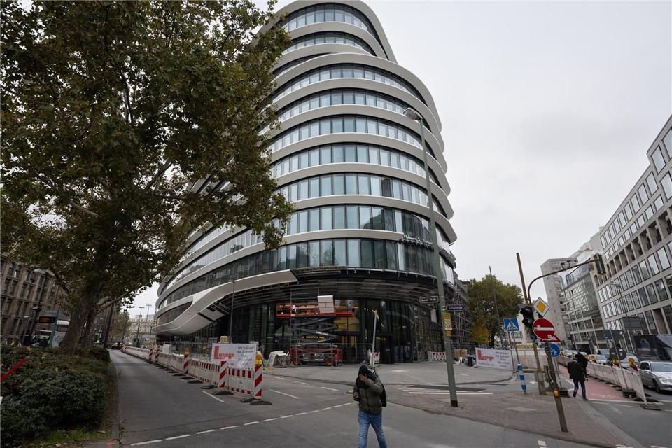 Nestlé-Deutschlandzentrale in Frankfurt: Der Konzern hat bestimmte Säuglingsnahrung zurückgerufen - Foodwatch kritisiert den Zeitpunkt. (Archivbild)Boris Roessler/dpa