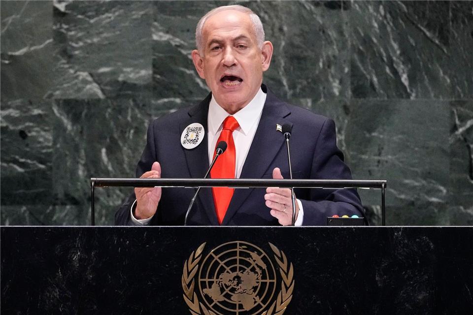Netanjahu greift seine Kritiker scharf an. Richard Drew/AP/dpa