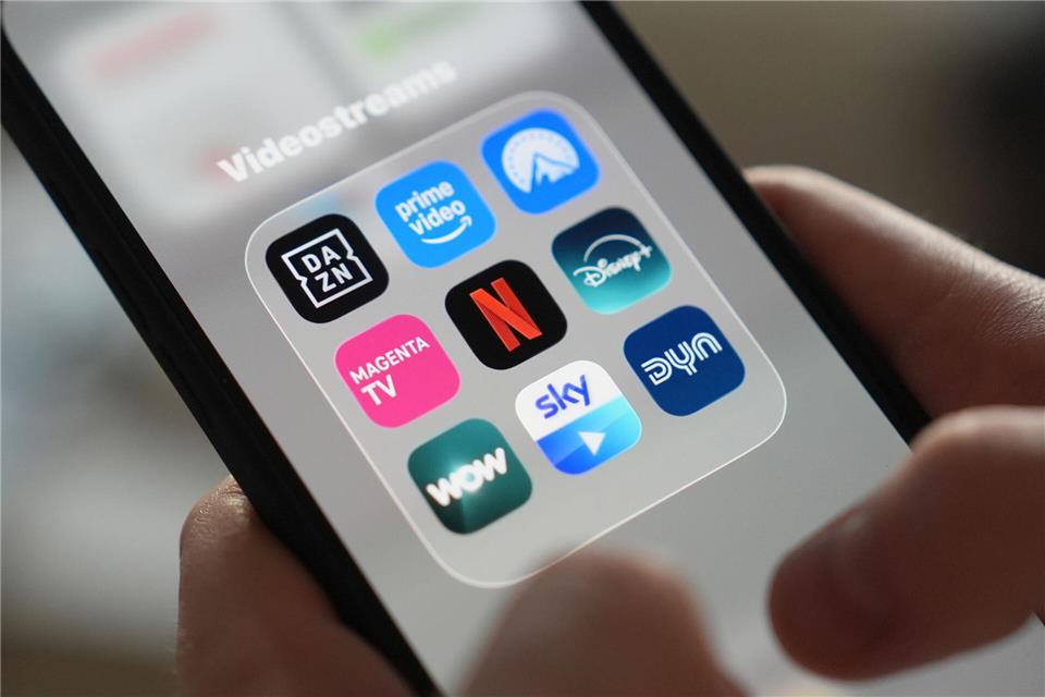 Netflix, Amazon Prime, Disney+ und die großen Fernsehsender sollen verpflichtet werden, auch Geld in europäische Produktionen zu stecken. (Symbolbild)Marcus Brandt/dpa