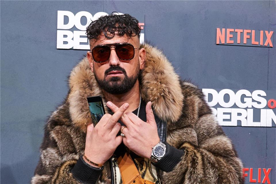 Netflix-Doku über Gangster-Rapper Haftbefehl Netflix kündigt „ein seltenes, ungeschöntes Bild“ an.Annette Riedl/dpa