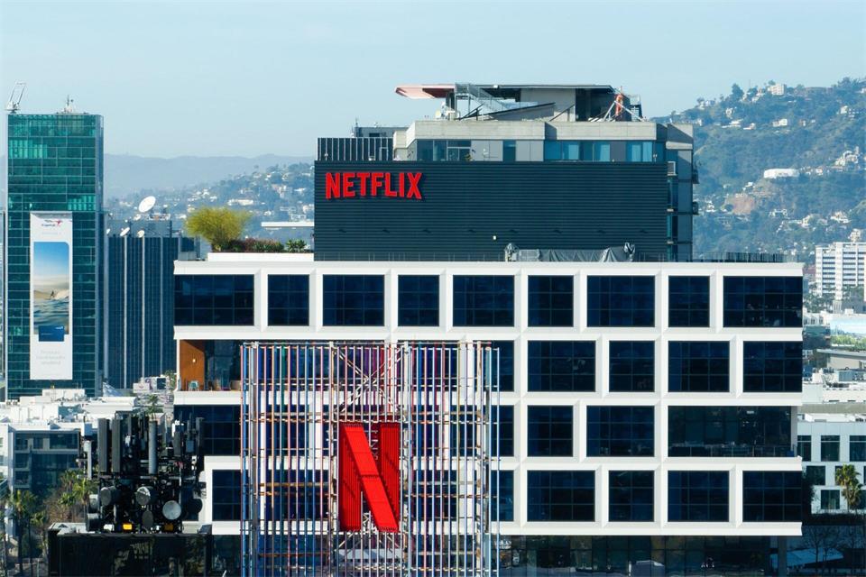 Netflix wächst langsamer als erhofft und streicht rund 1.000 Jobs. (Archivbild)Jae C. Hong/AP/dpa